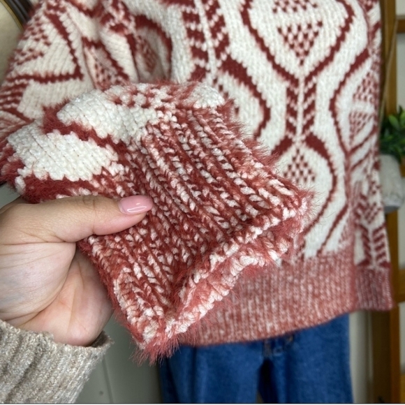 Gorgeous Pol soft eyelash salmon pink and white sweater sz medium WT264 - Picture 5 of 7